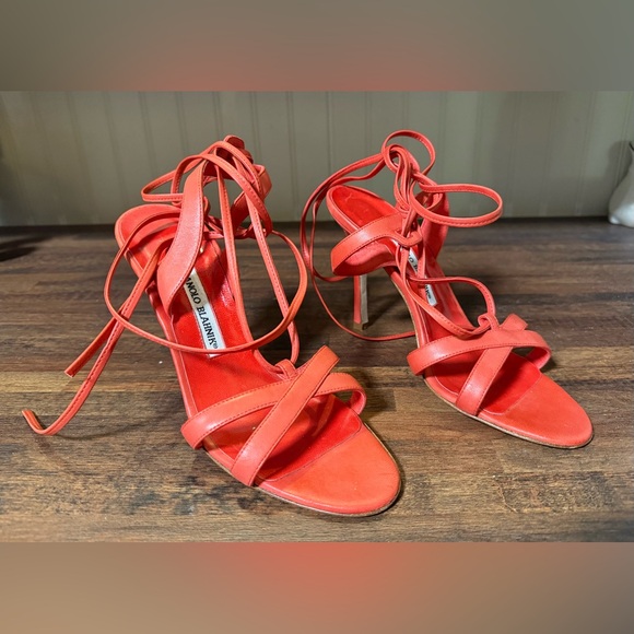 Manolo Blahnik Coral Leather Wrap Around Strappy Sandal Heels Size 38 US 8 - Picture 1 of 16